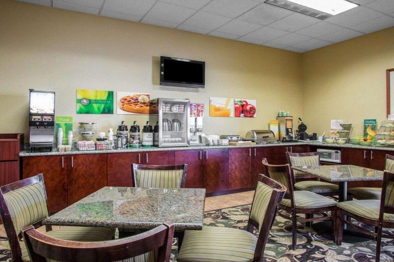 Americinn By Wyndham Marshfield Bagian luar foto