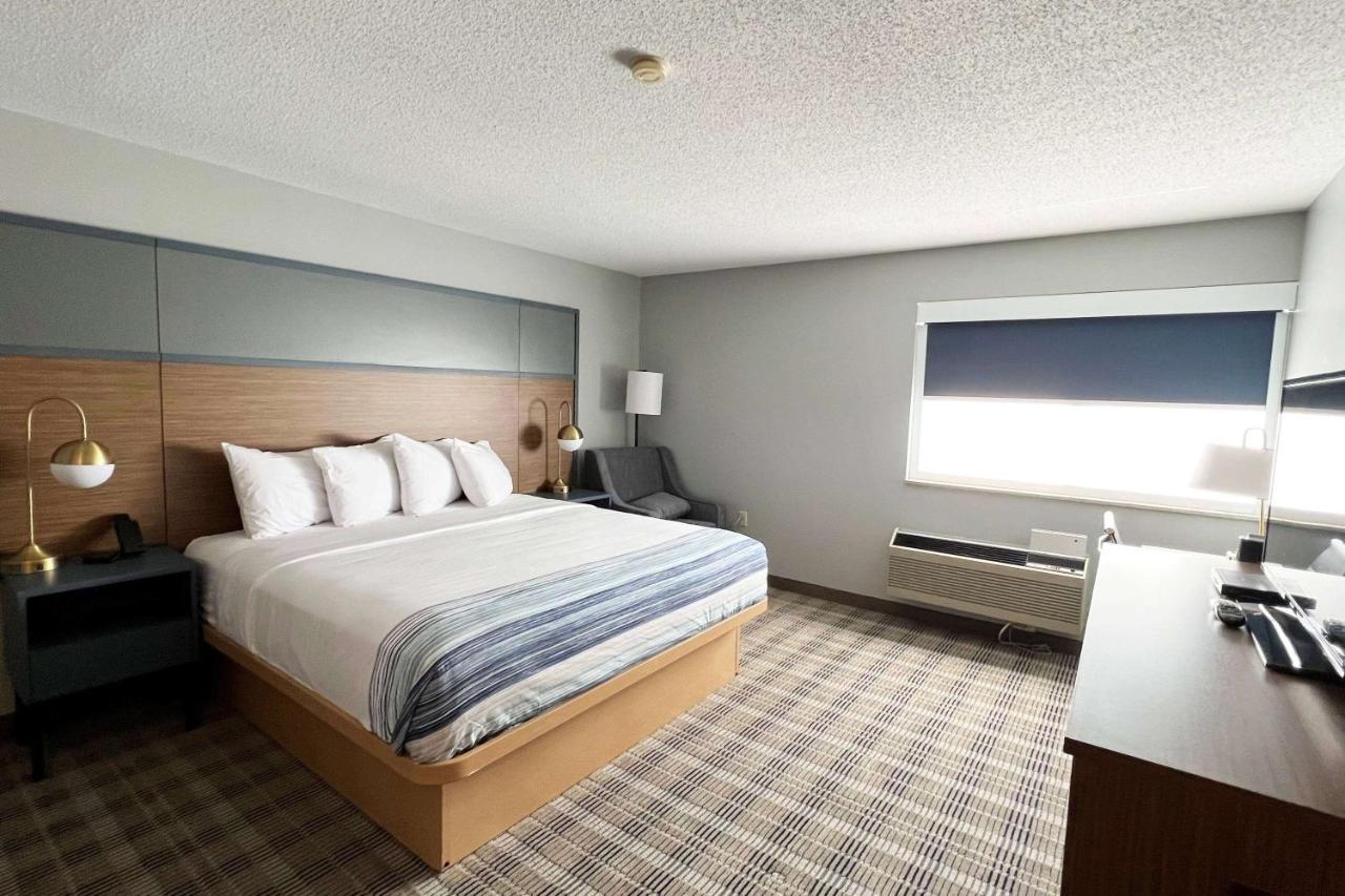 Americinn By Wyndham Marshfield Bagian luar foto
