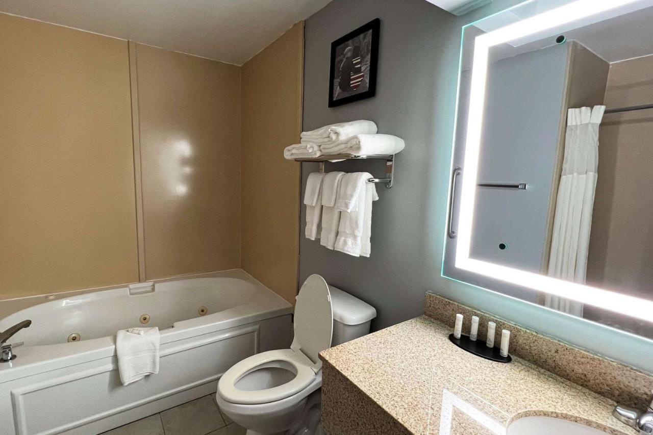 Americinn By Wyndham Marshfield Bagian luar foto