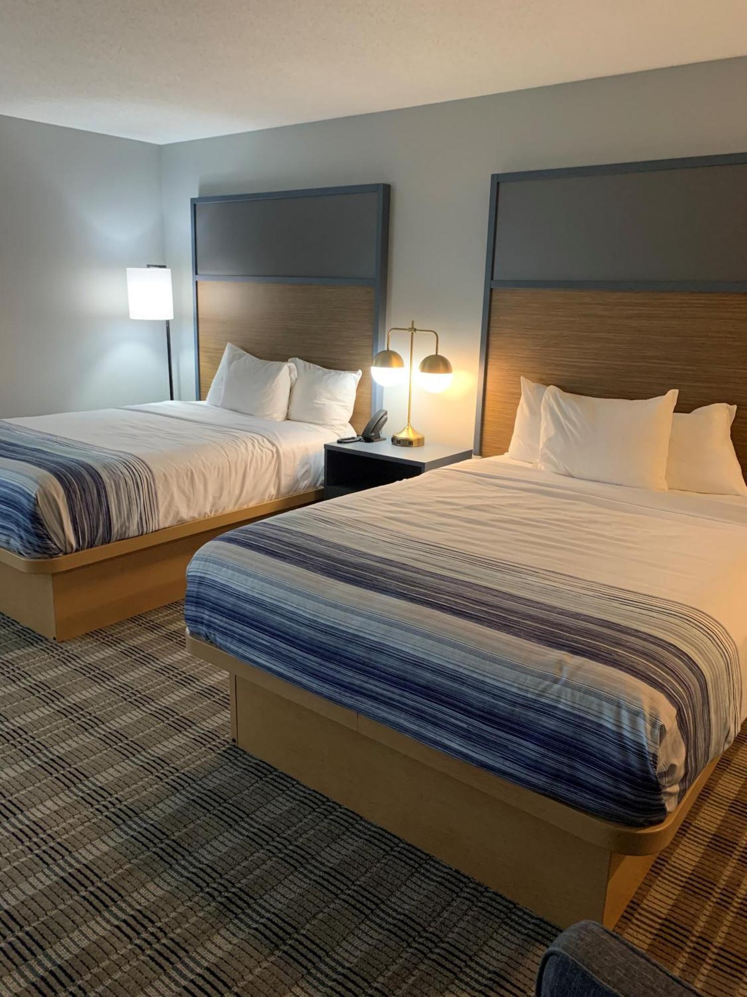 Americinn By Wyndham Marshfield Bagian luar foto