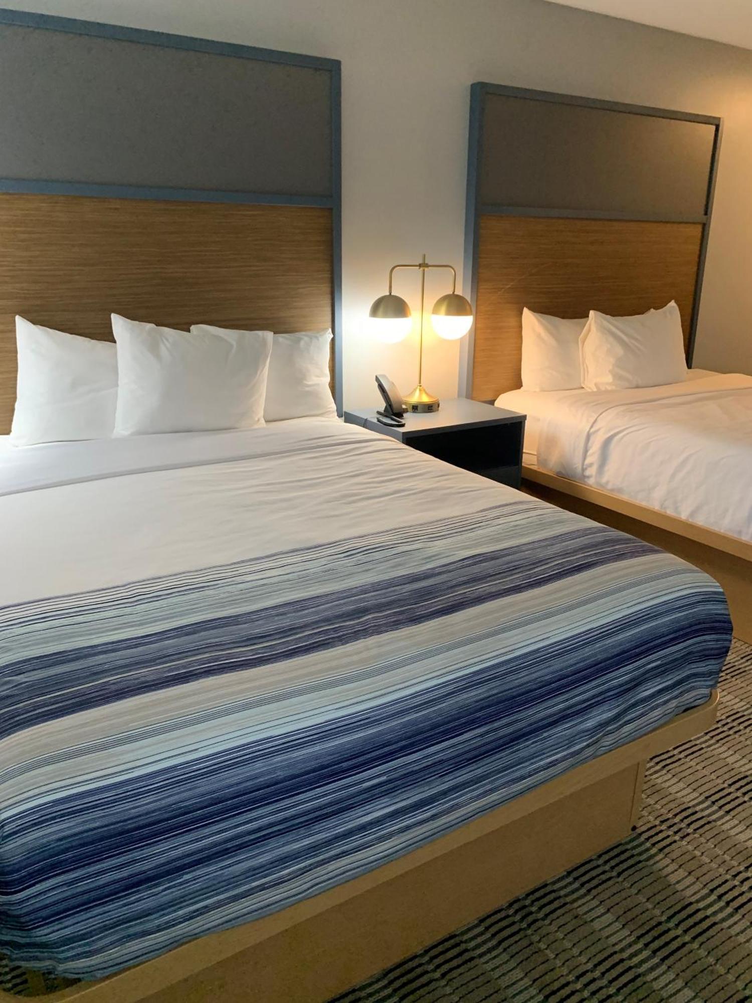 Americinn By Wyndham Marshfield Bagian luar foto