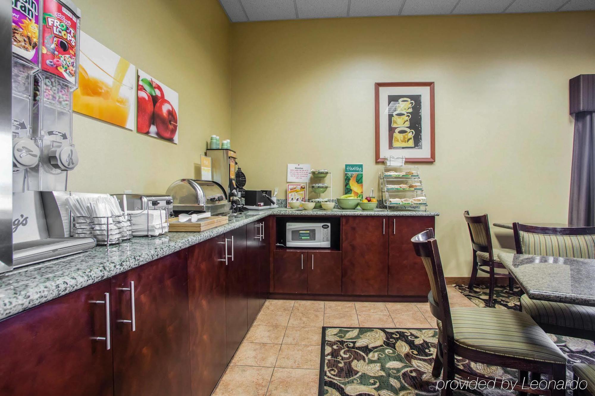 Americinn By Wyndham Marshfield Bagian luar foto
