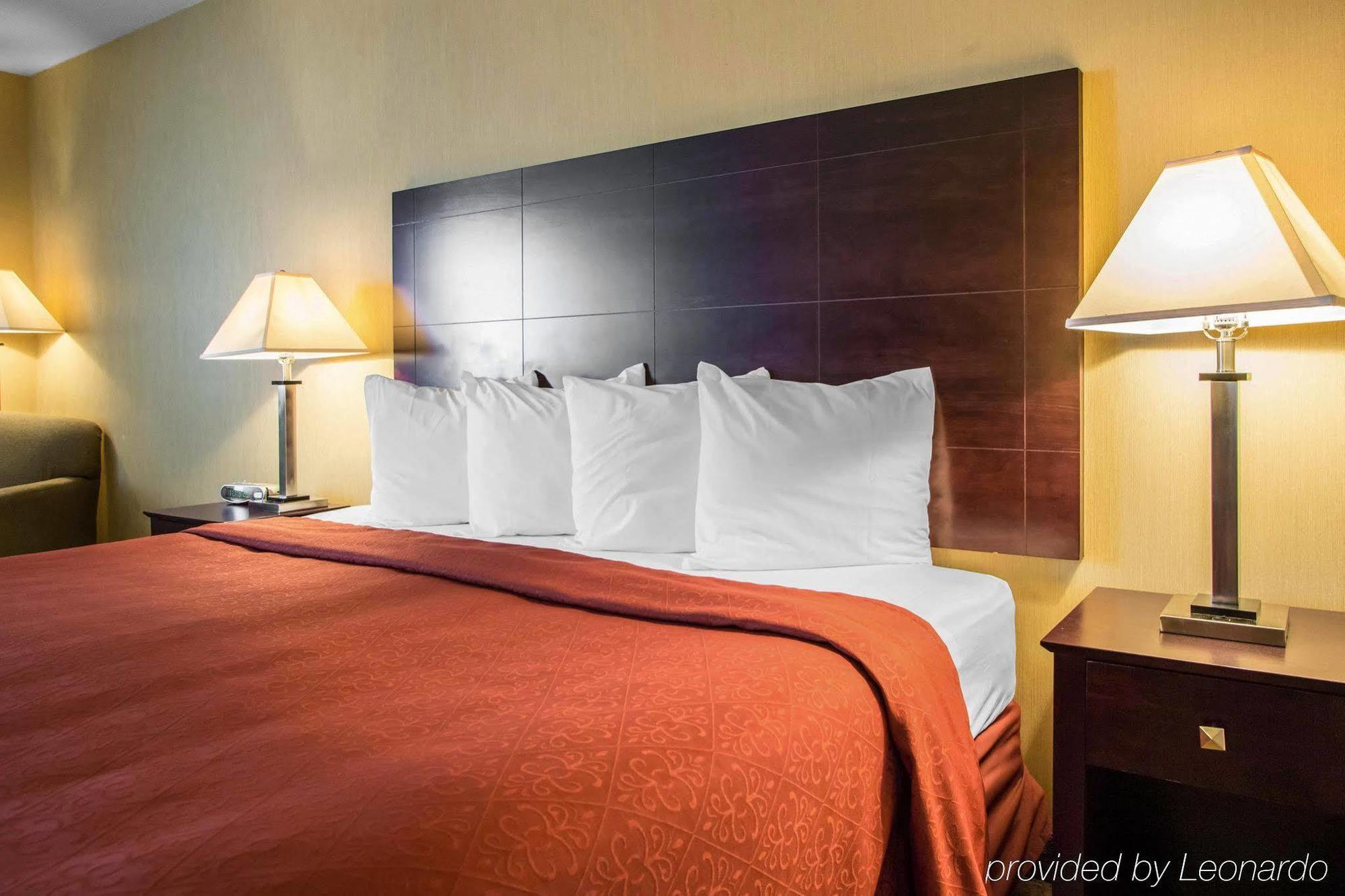 Americinn By Wyndham Marshfield Bagian luar foto