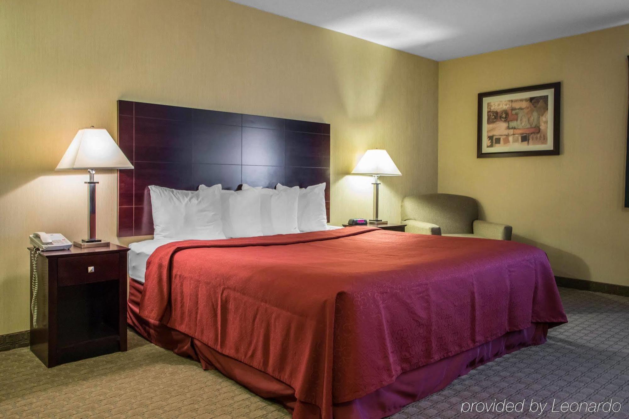 Americinn By Wyndham Marshfield Bagian luar foto