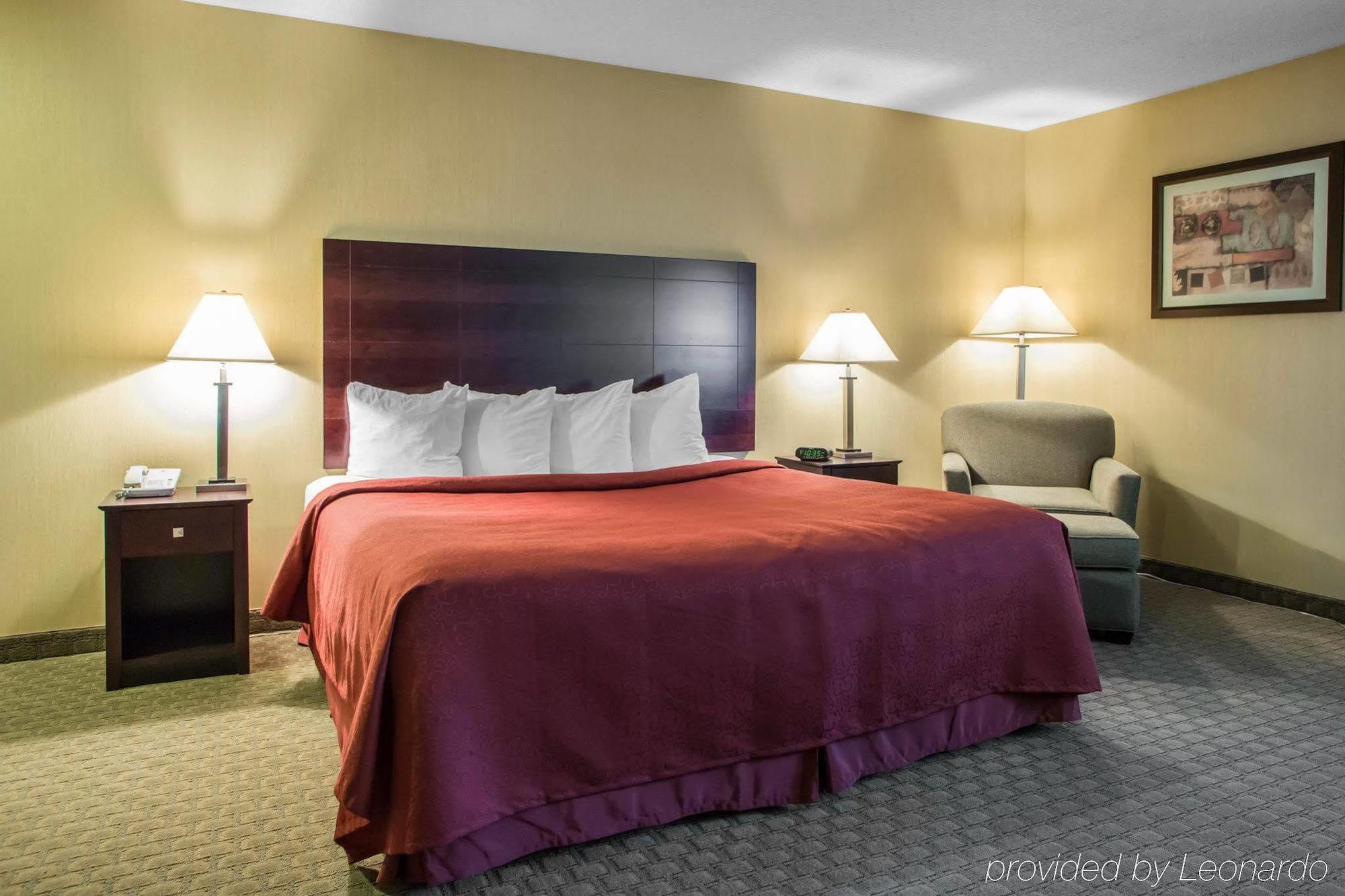 Americinn By Wyndham Marshfield Bagian luar foto