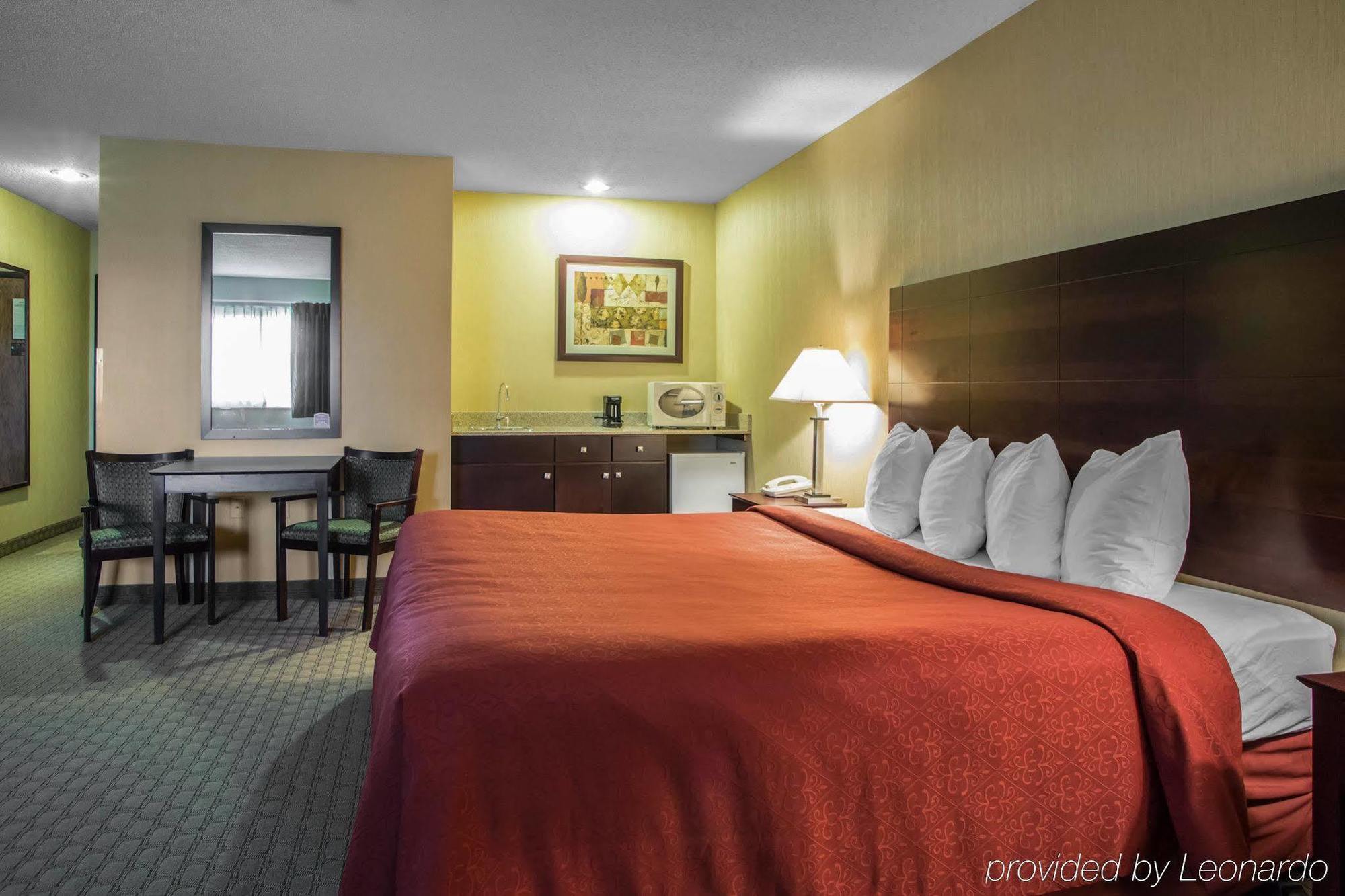 Americinn By Wyndham Marshfield Bagian luar foto