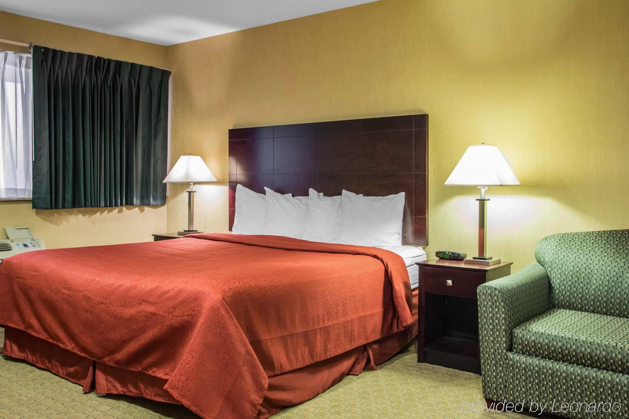 Americinn By Wyndham Marshfield Bagian luar foto