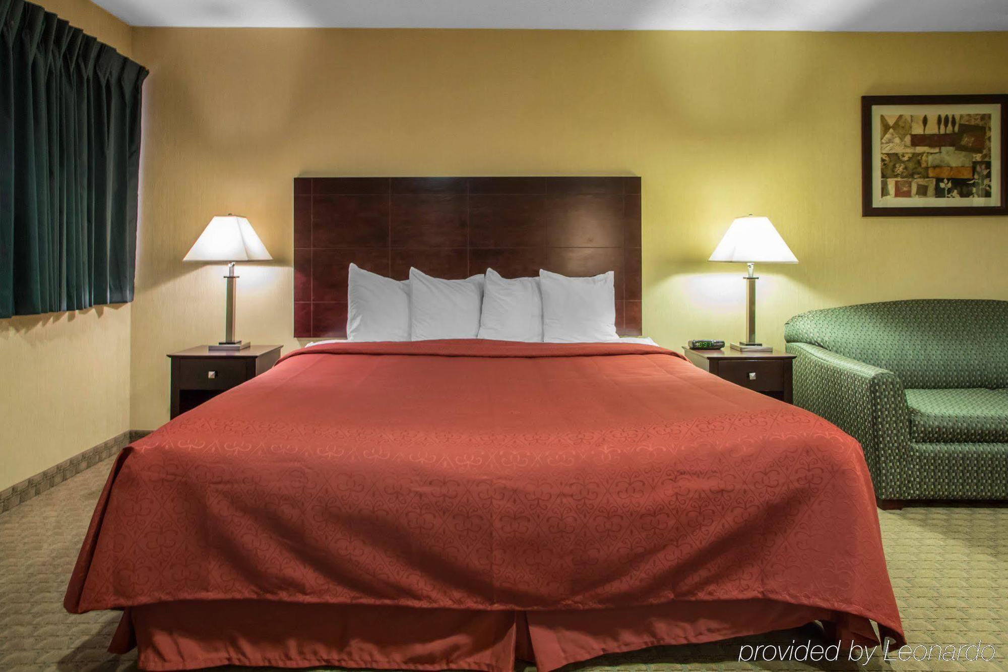 Americinn By Wyndham Marshfield Bagian luar foto