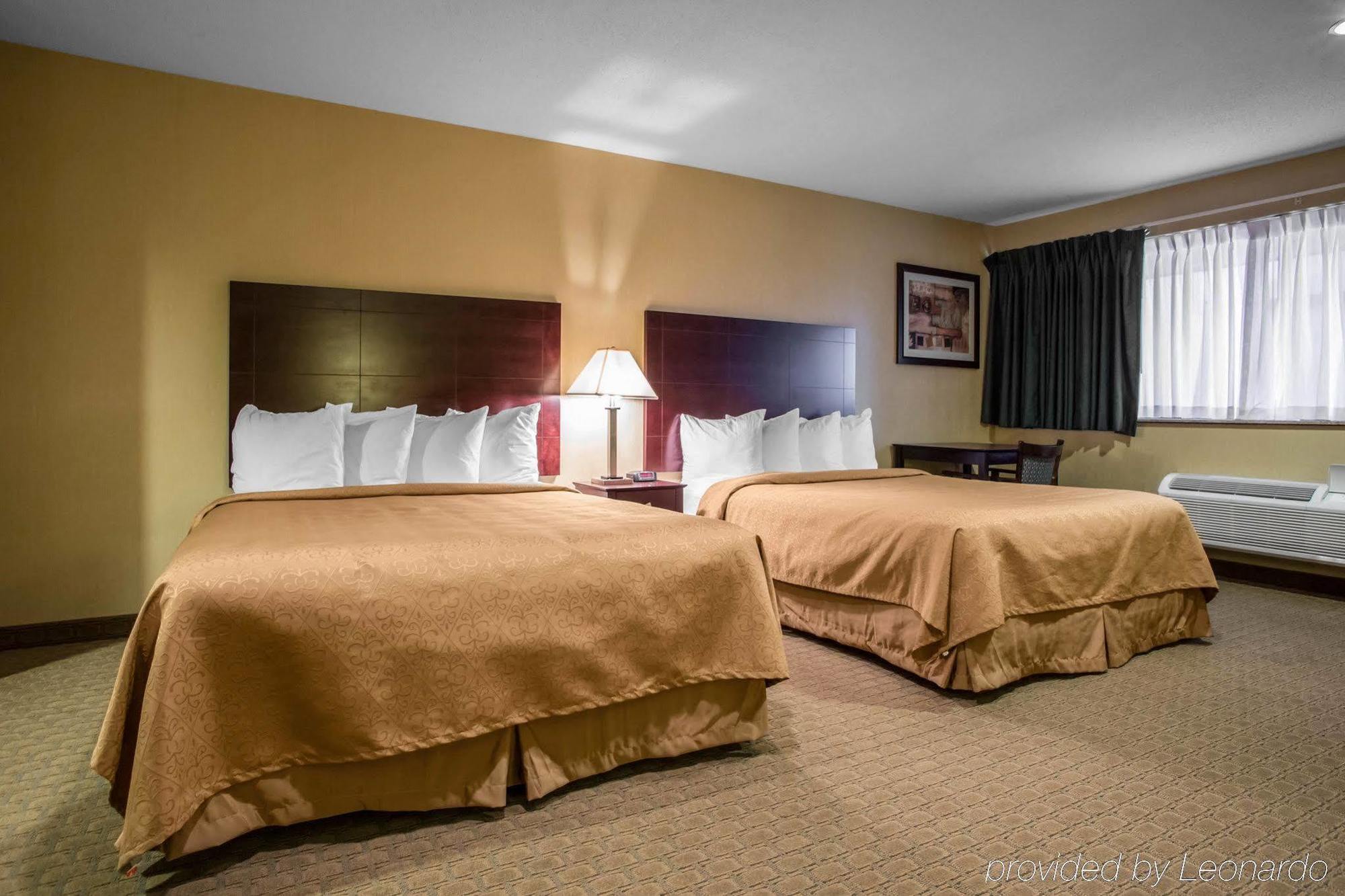 Americinn By Wyndham Marshfield Bagian luar foto