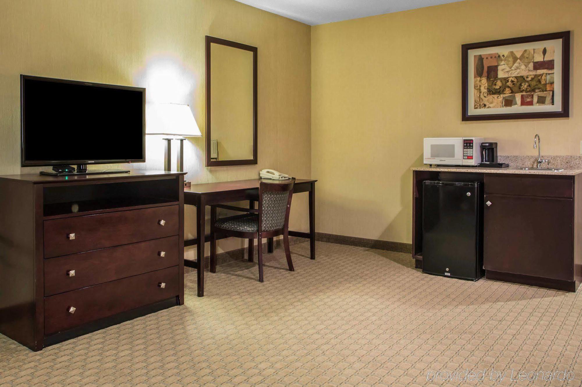 Americinn By Wyndham Marshfield Bagian luar foto